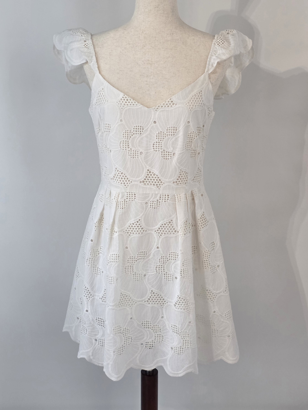 Steve Madden Sierra  White Eyelet V-Neck Ruffle Sleeveless Mini Dress Size 10